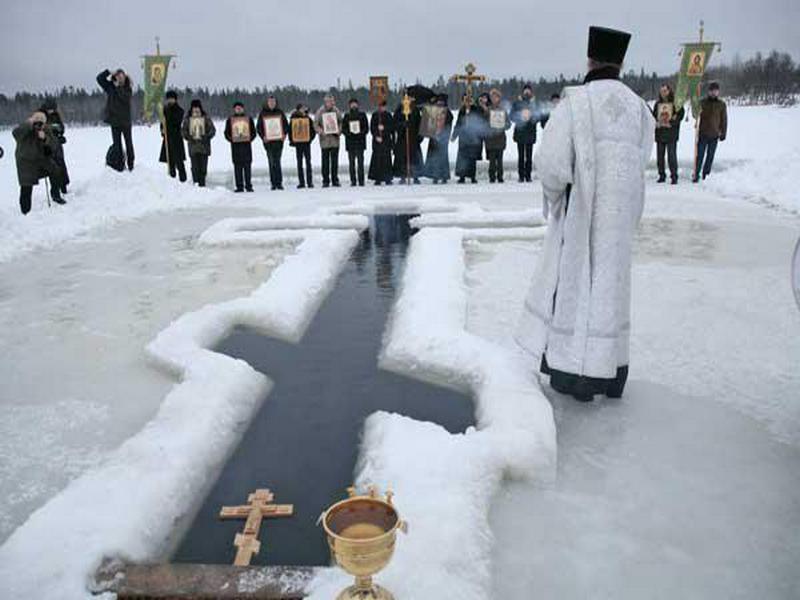 Крещенские погружения в воду..